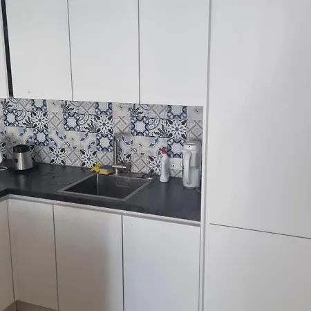 Quarto em Acomodações Particulares Nb! For Female Quest Only! 1 20 M2 From 45 M2 Shared With Sunny Terrace For Rent *