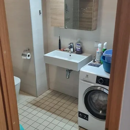 Habitación en casa particular Nb! For Female Quest Only! 1 20 M2 From 45 M2 Shared With Sunny Terrace For Rent *